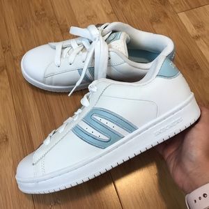 White Skechers